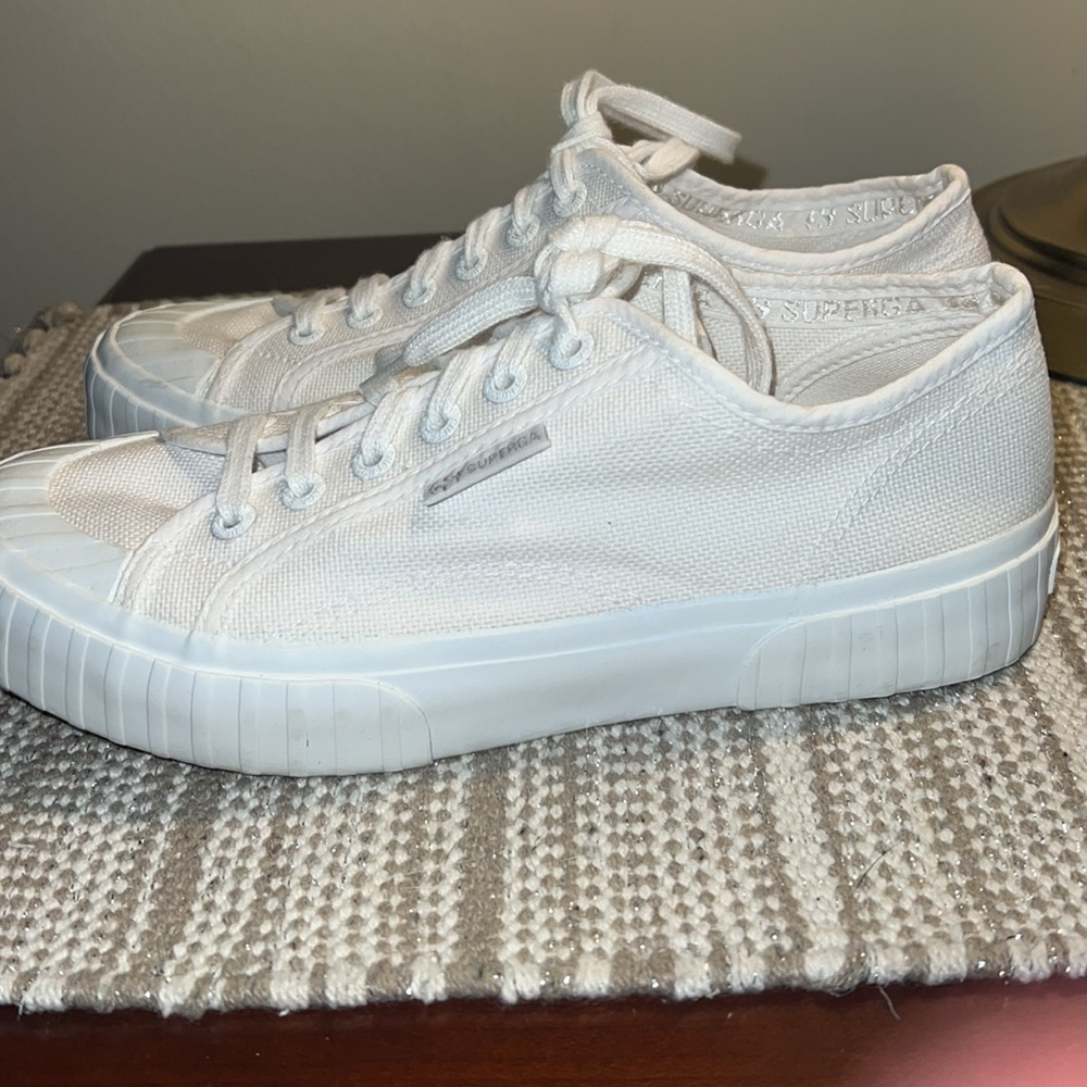 Superga Women’s White Canvas Sneakers Size 8 - Picture 3 of 6